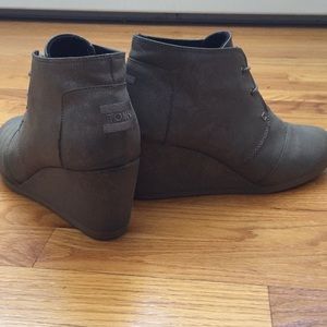 Toms metallic gunmetal wedges